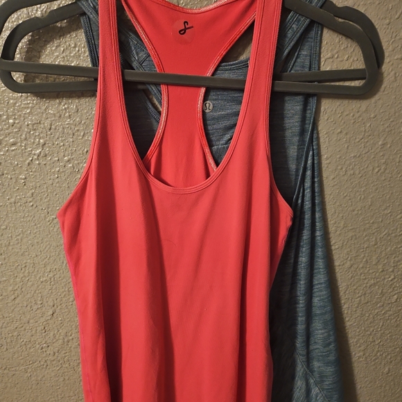 Lululemon 2 tanks size 8 - Picture 3 of 4